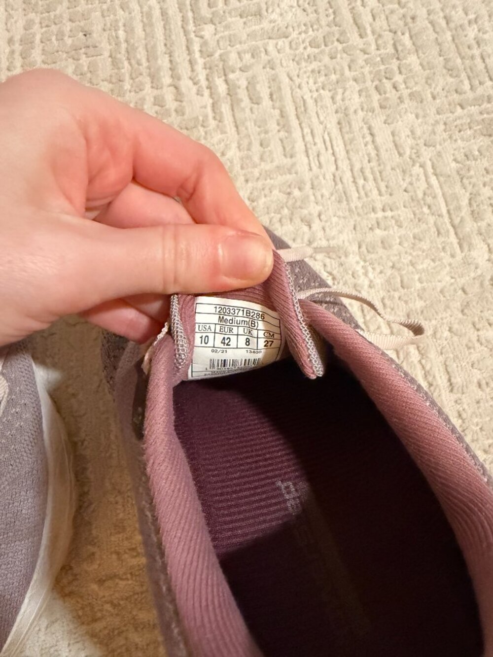 Lavender Woman Brooks Sneaker - Picture 2 of 6